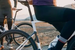 Cannondale SuperSix EVO Carbon Disc 105 Black Pearl -Fahrradzubehör Geschäft SuperSix EVO In The Wild 1